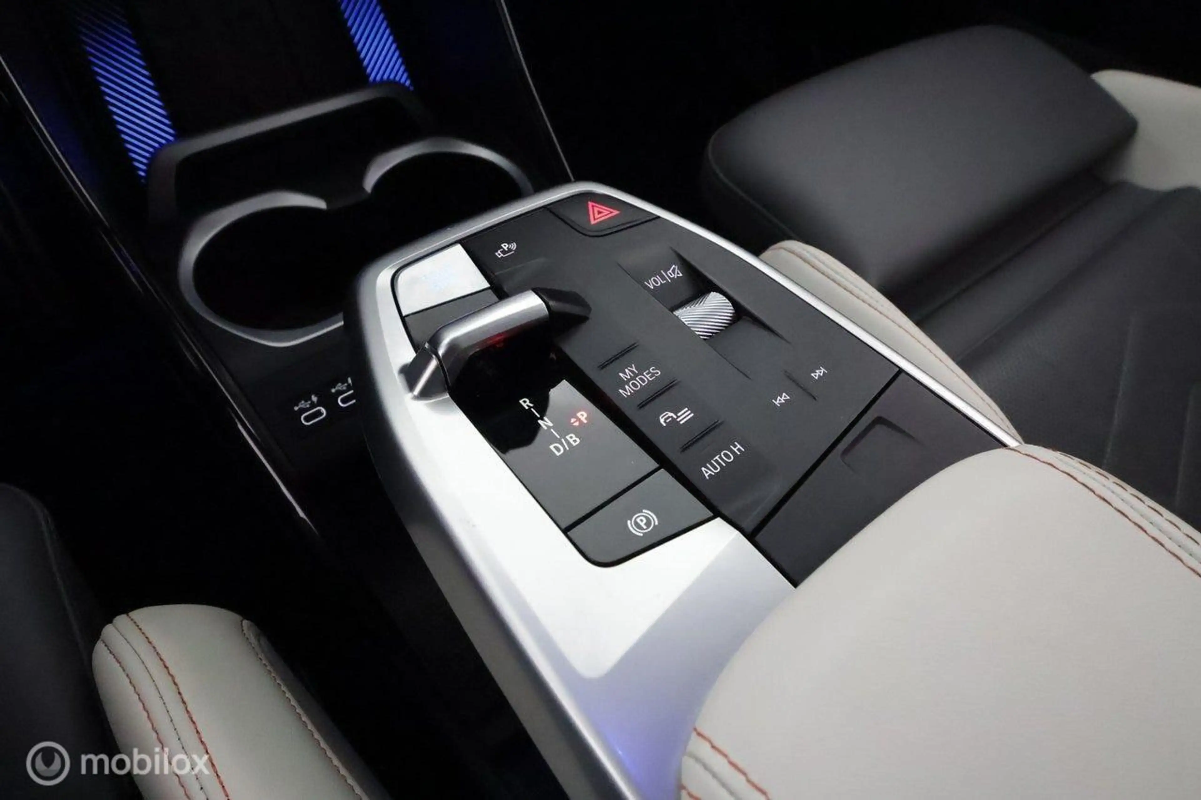 BMW iX2 xDrive30 67 kWh M-Sport, pano, HUD, trekhaak — photo 25