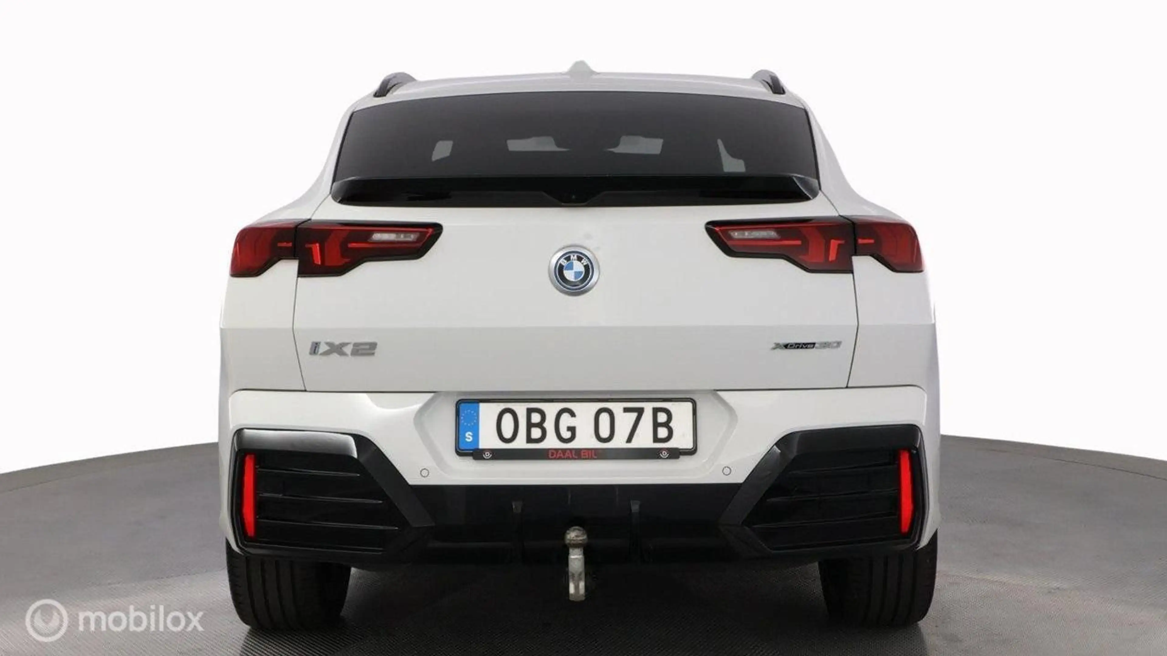 BMW iX2 xDrive30 67 kWh M-Sport, pano, HUD, trekhaak — photo 8