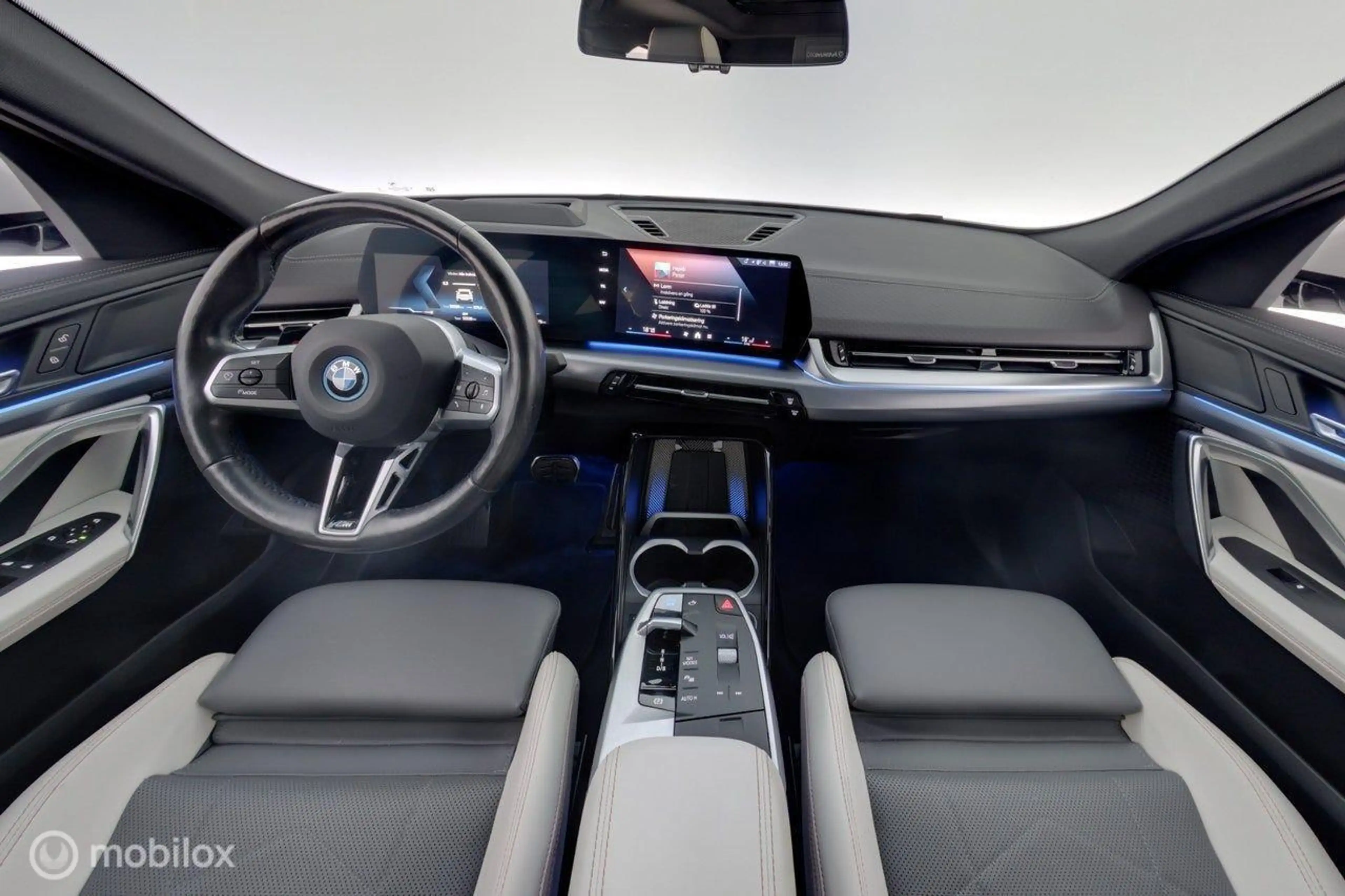 BMW iX2 xDrive30 67 kWh M-Sport, pano, HUD, trekhaak — photo 13