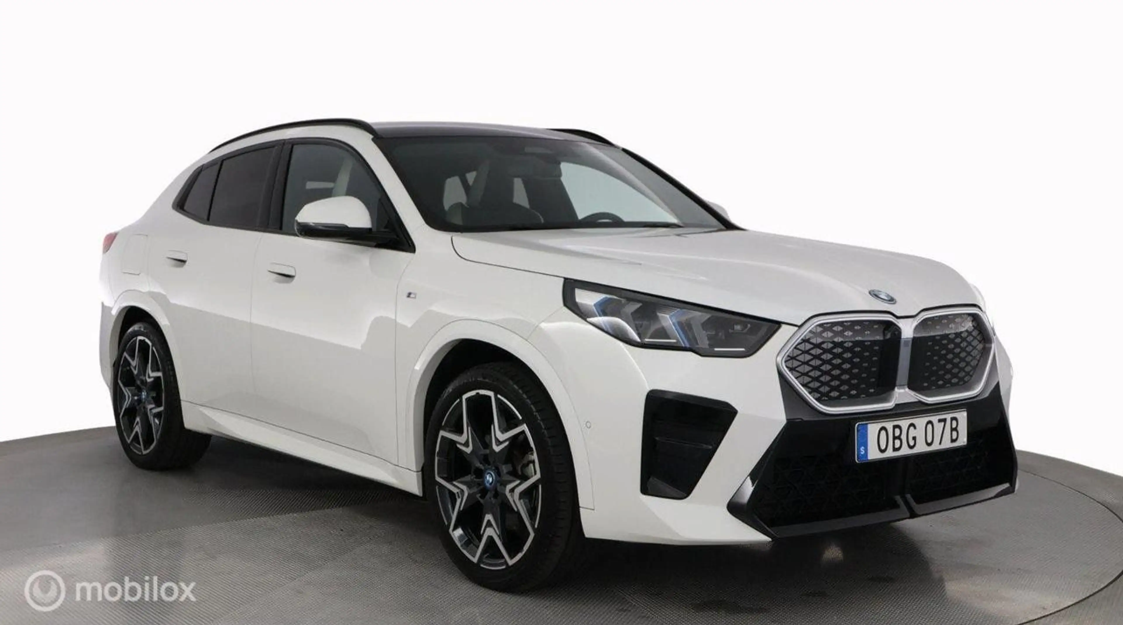 BMW iX2 xDrive30 67 kWh M-Sport, pano, HUD, trekhaak — photo 5