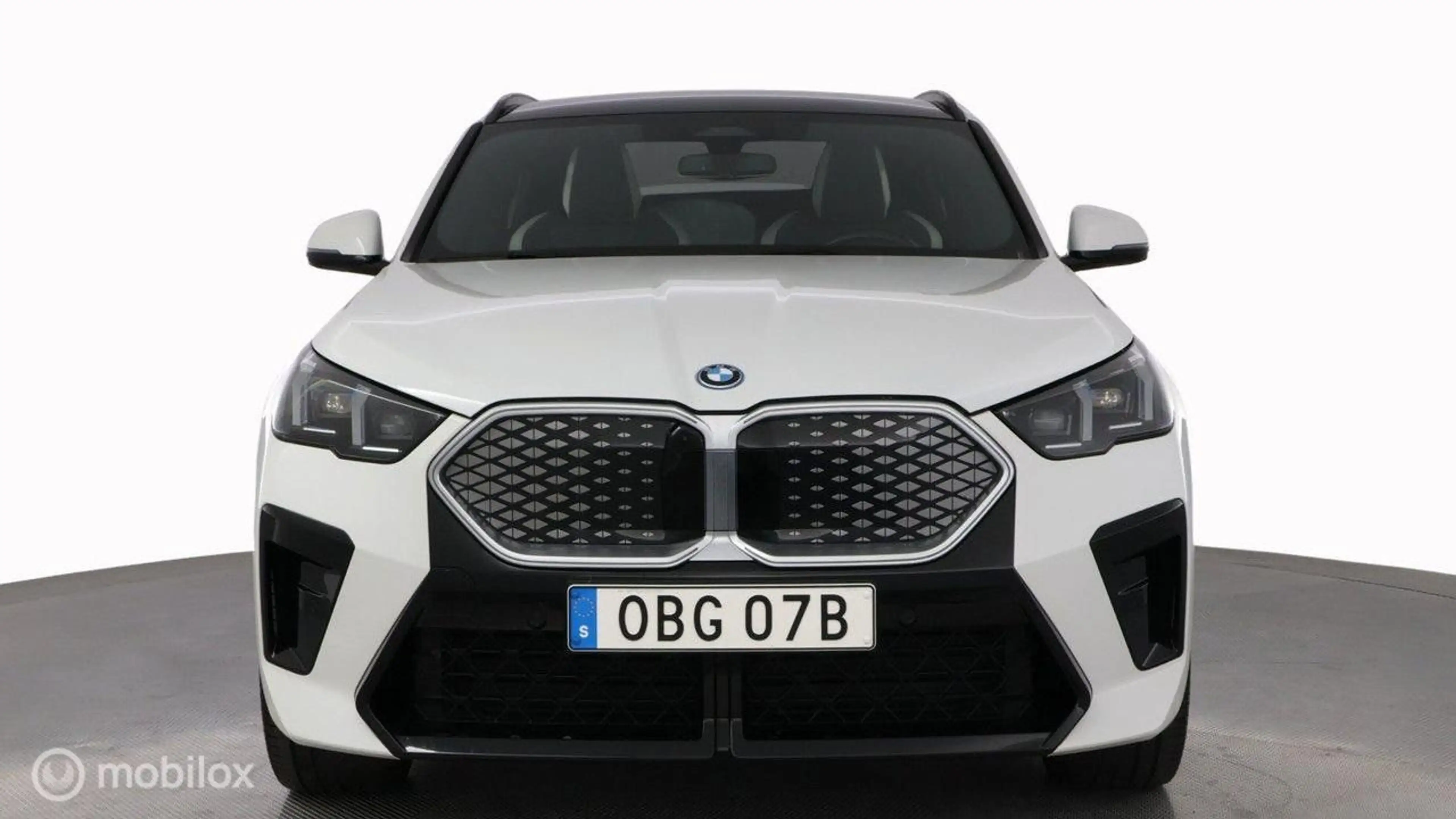 BMW iX2 xDrive30 67 kWh M-Sport, pano, HUD, trekhaak — photo 4