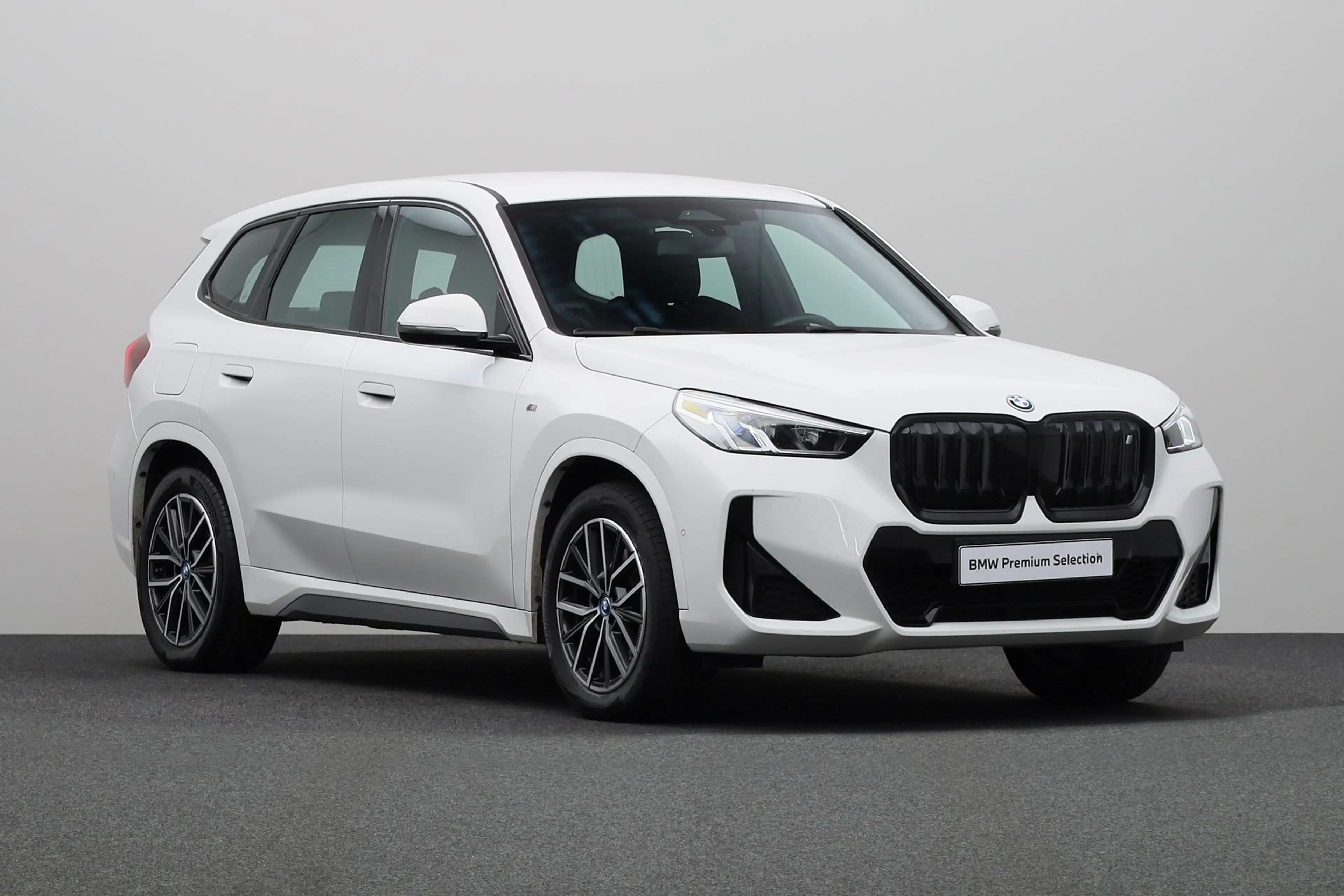 BMW iX1 xDrive30 — photo 7