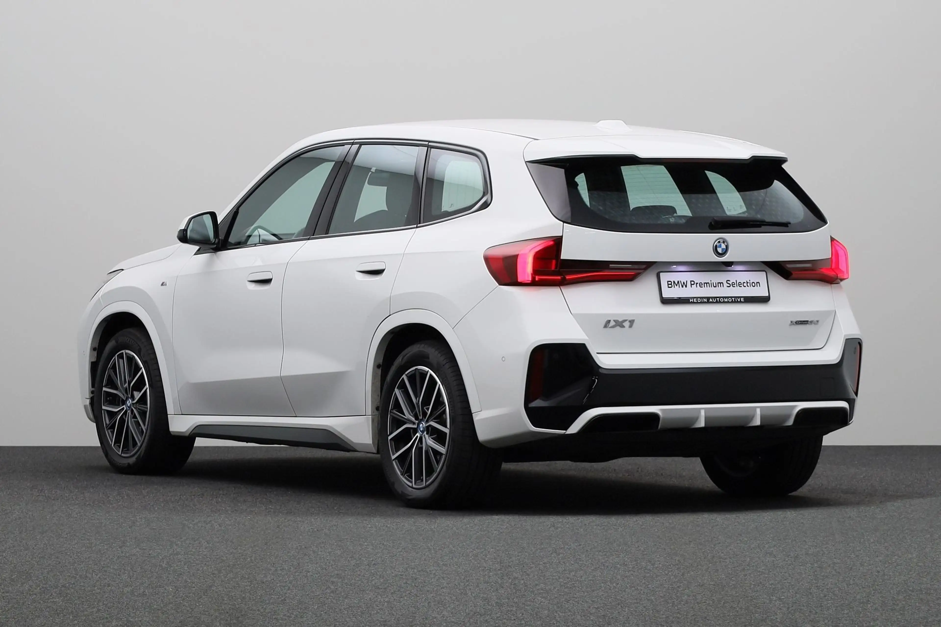 BMW iX1 xDrive30 — photo 10