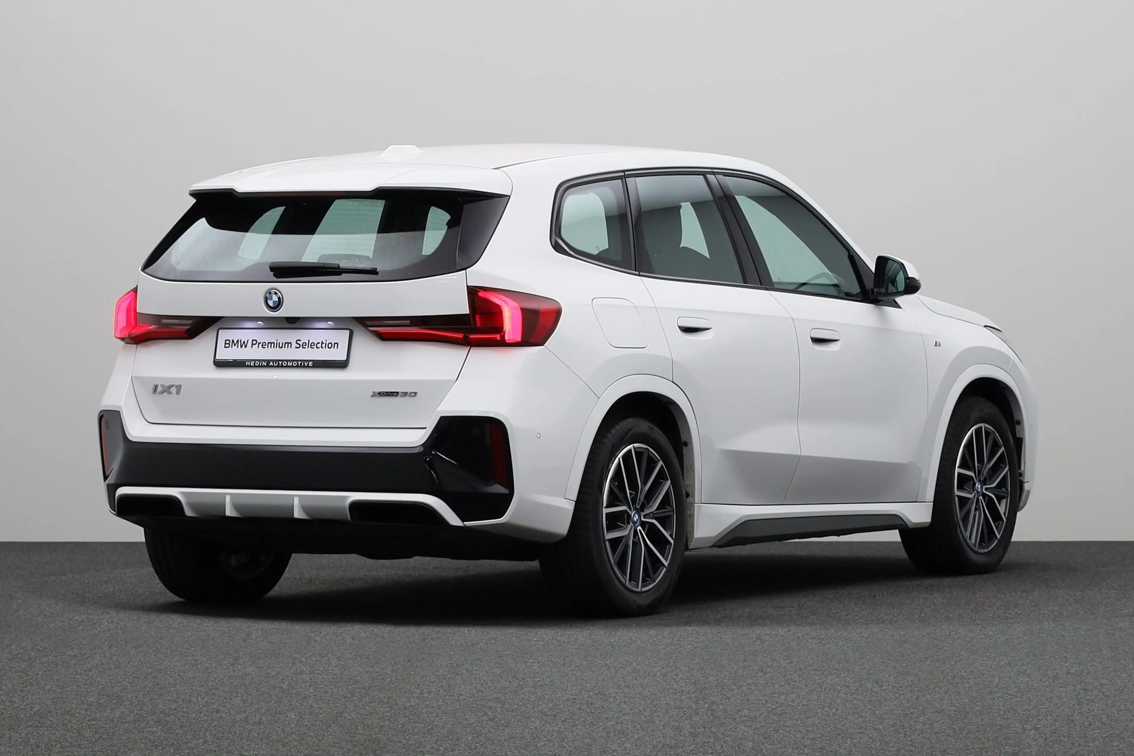 BMW iX1 xDrive30 — photo 2