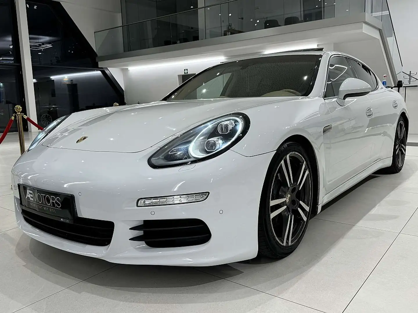 Porsche Panamera 3,0 Diesel Aut. *MEGA-VOLL*KREDIT-GARANTIE*TV* Weiß - 1