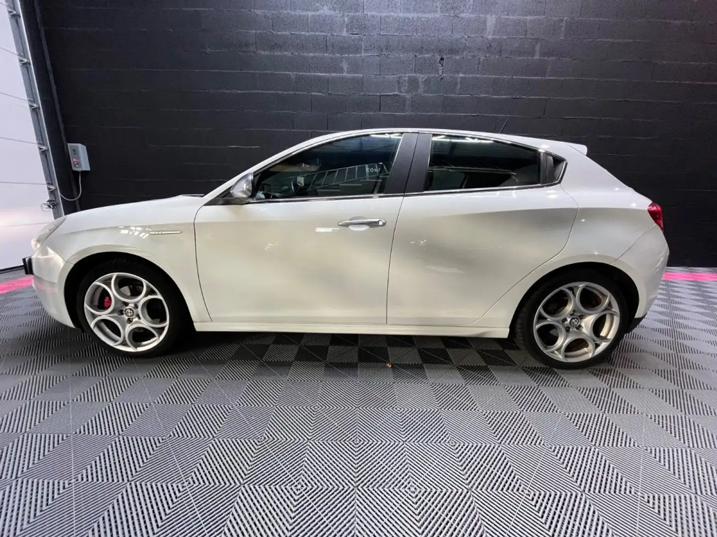 Alfa Romeo Giulietta 1.4 TB MultiAir 170 ch SS Distinctive / DISTRIB MULTI AIR REV COMPLETE OK Blanc - 2