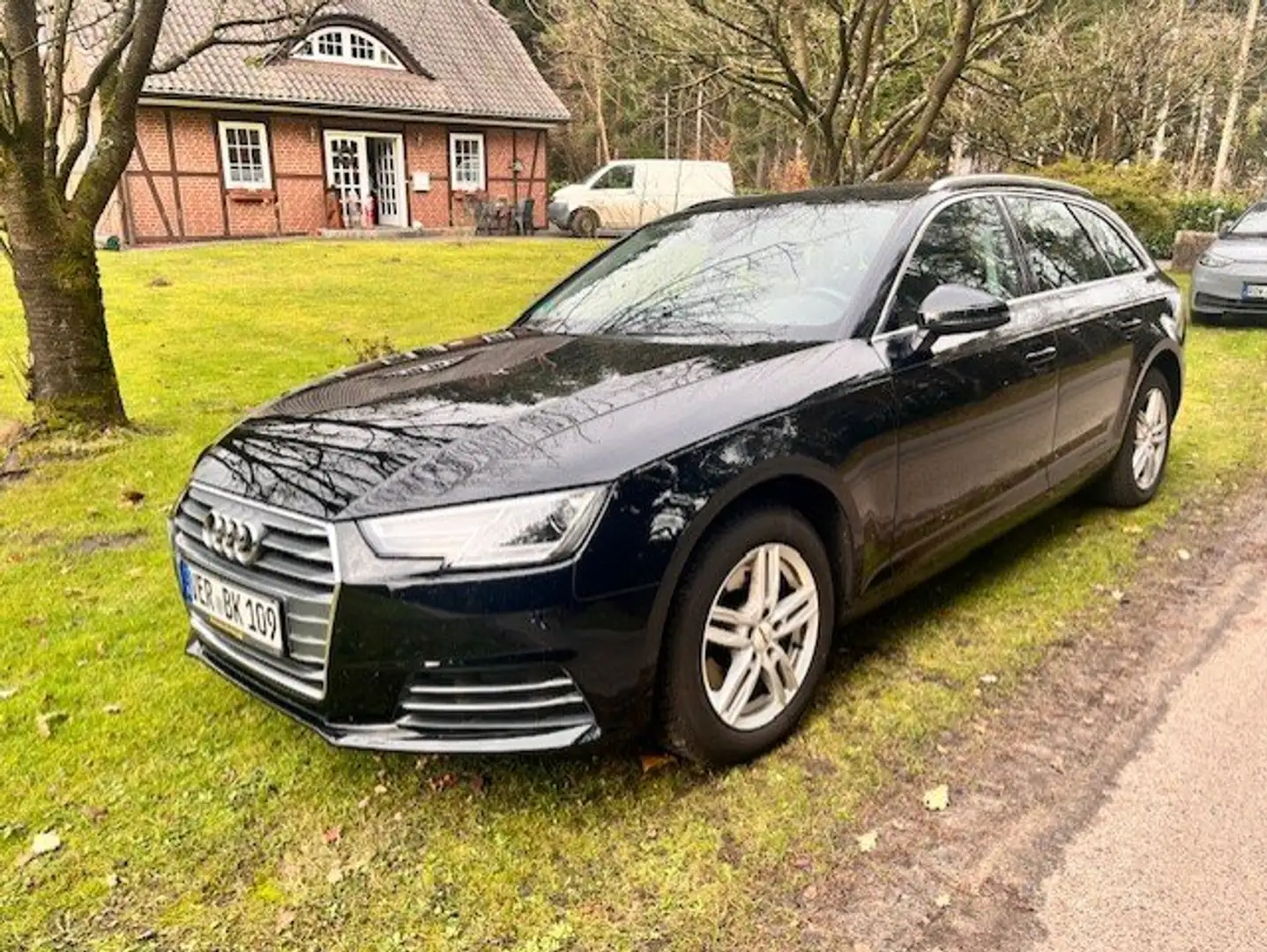 Audi A4 A4 Avant Avant 2.0 TFSI ultra AHK/NAVI Schwarz - 1
