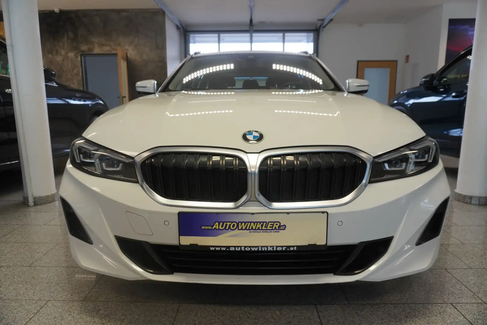 BMW 320 d xDrive Touring Aut. MY23/LED/Widescreen/Kamera Weiß - 2