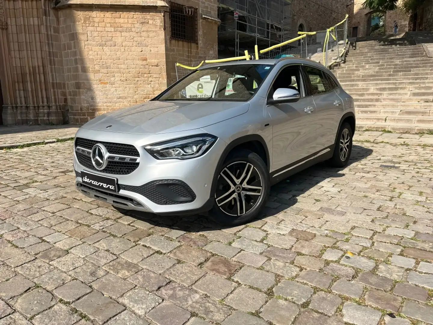 Mercedes-Benz GLA 250 250e Plateado - 1