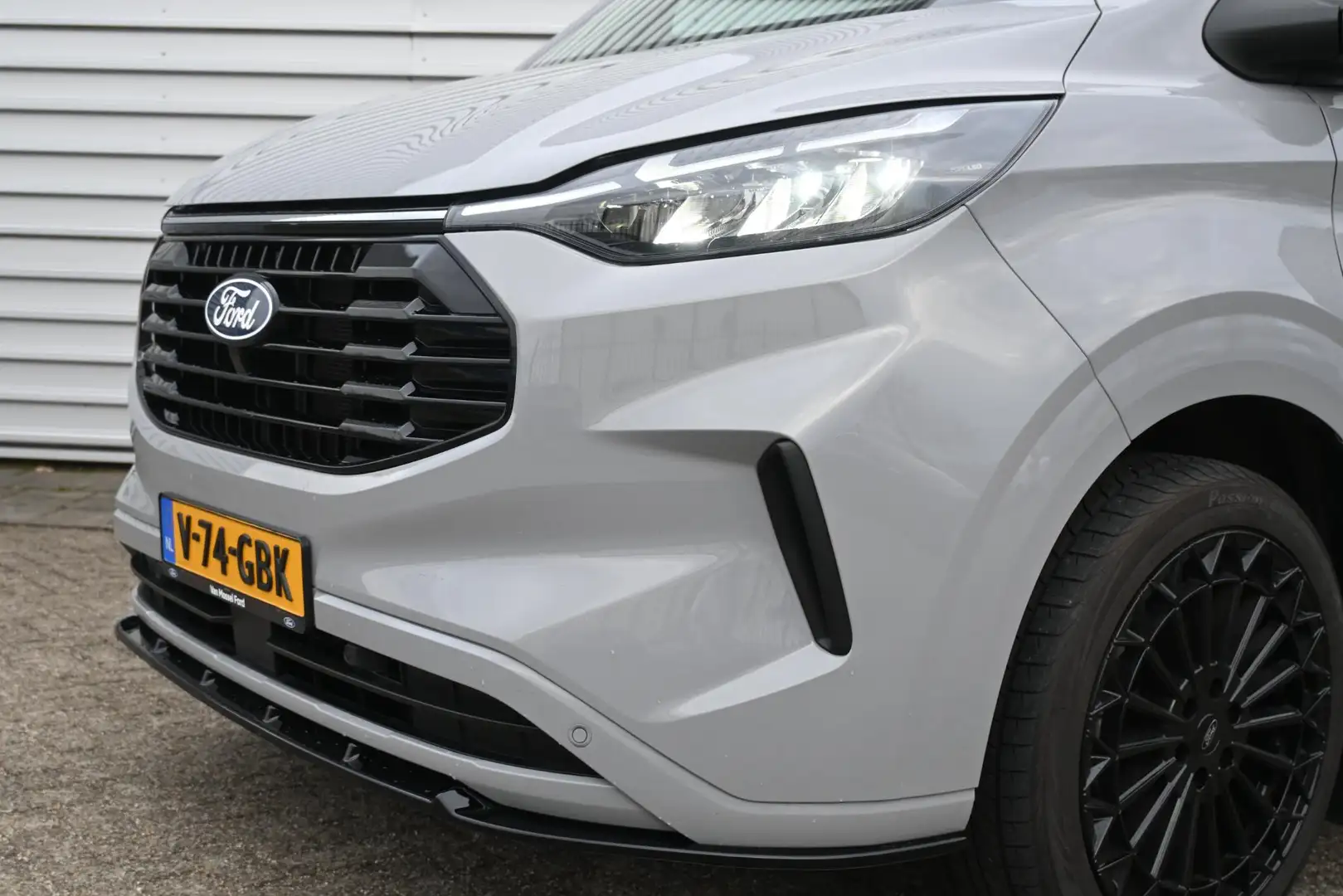 Ford Transit Custom 320 2.0 TDCI L2H1 Limited CUSTOM BUILD! | 170 pk A Grijs - 2