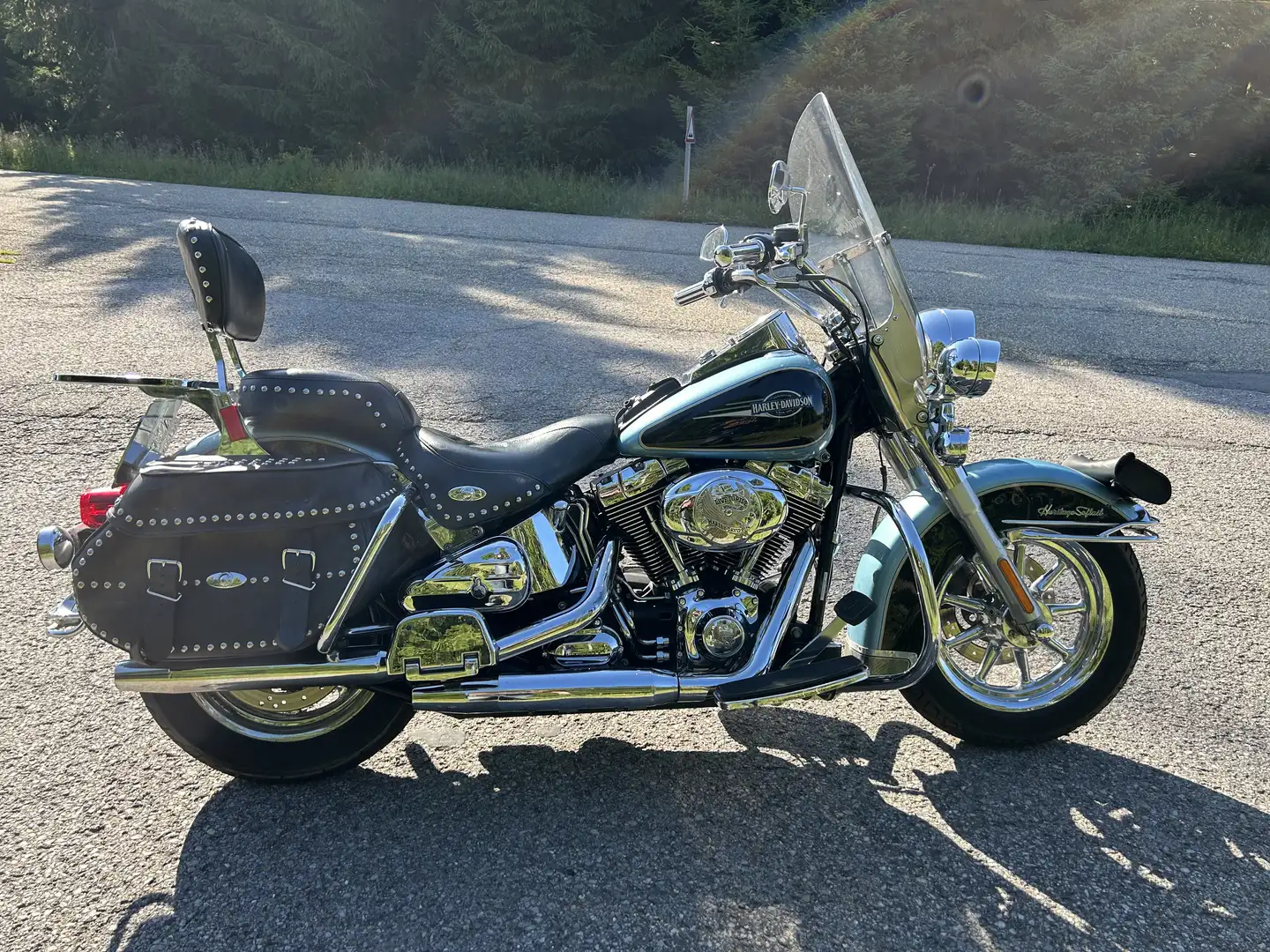 Harley-Davidson Heritage Softail sondermodell mit sehr viel chrom Bleu - 1