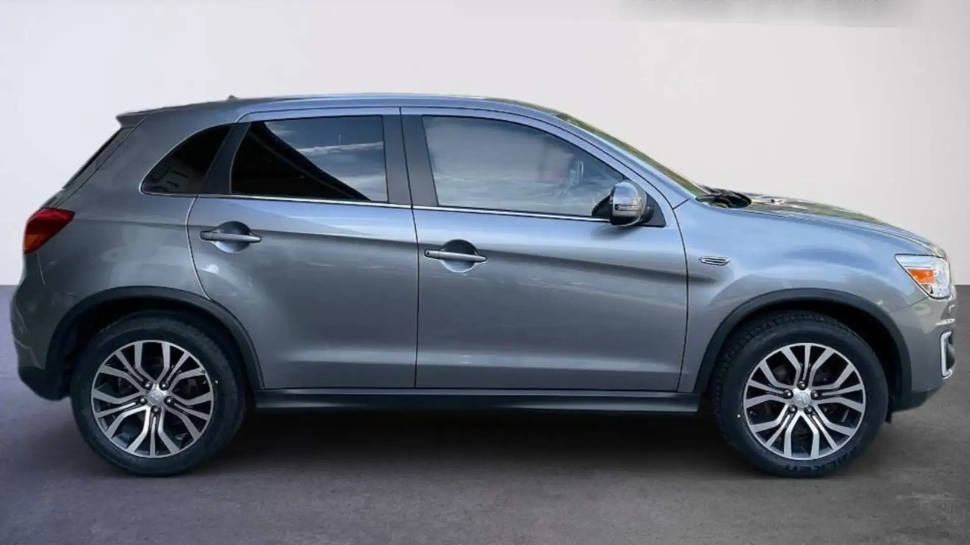 Mitsubishi ASX Instyle 4WD Turbodiesel in 1A Zustand Grau - 2