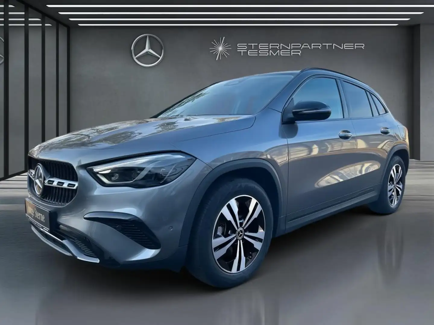 Mercedes-Benz GLA 200 d Progresssive+Night+AHK+MBeam+KeylessGo Grau - 2