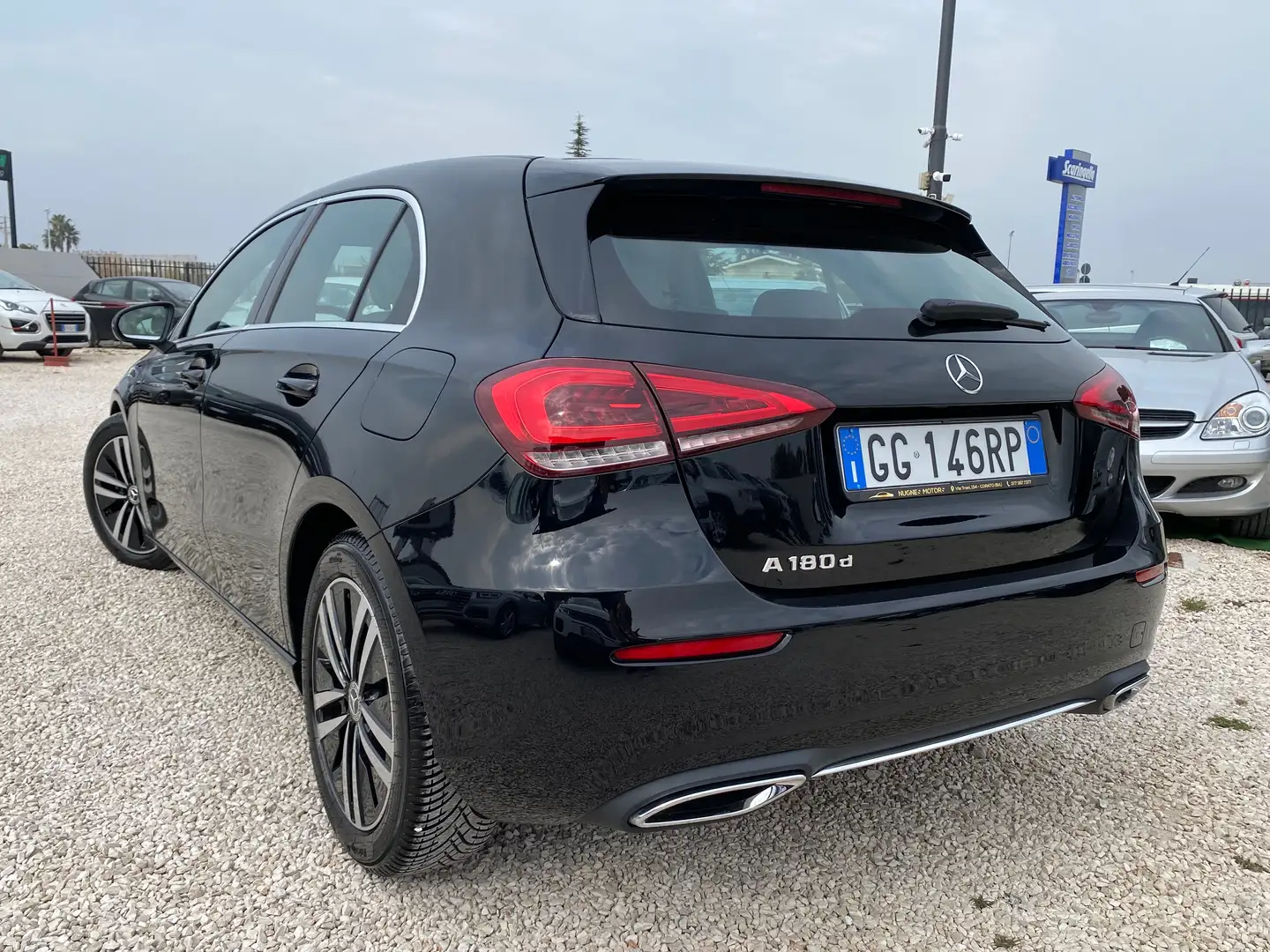 Mercedes-Benz A 180 A 180 d Sport auto Zwart - 2