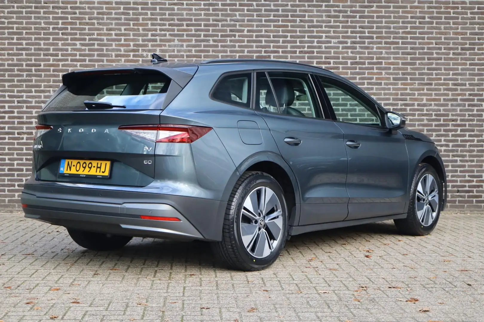 Skoda Enyaq 60 180pk | SoH 94% | Navigatie | Verwarmbare Voors Grau - 2