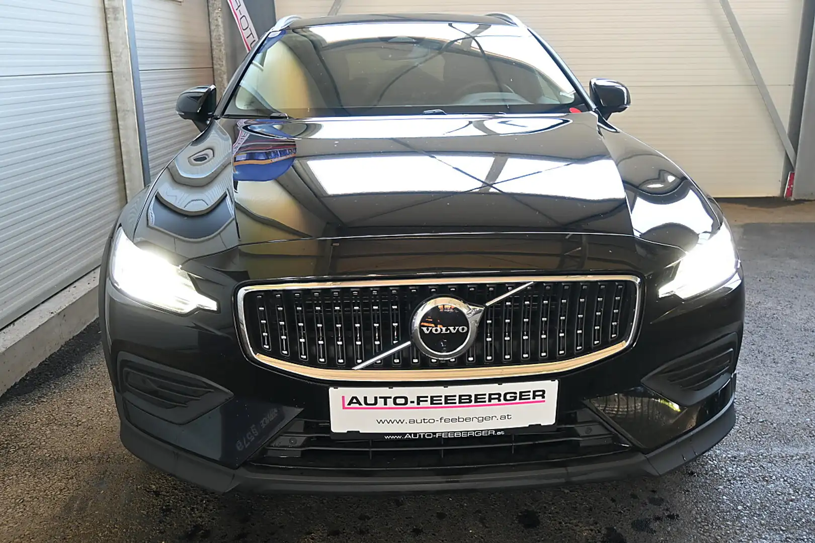 Volvo V60 V 60 Cross Country B4 AWD Mild Hybr. ;Pano, LE... Schwarz - 2