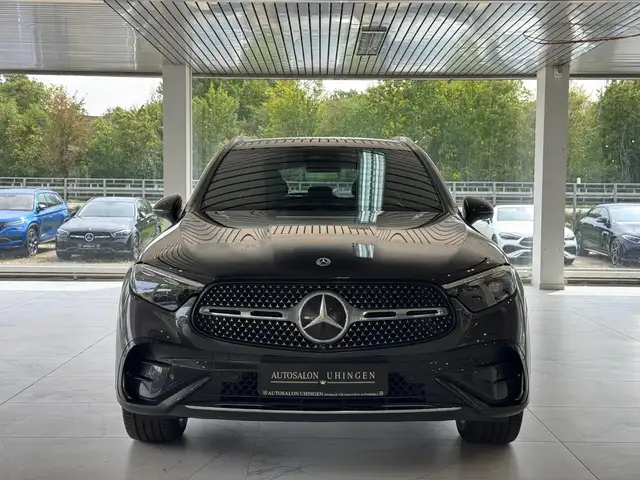 Mercedes-Benz 300 view 2