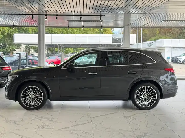 Mercedes-Benz GLC view 3