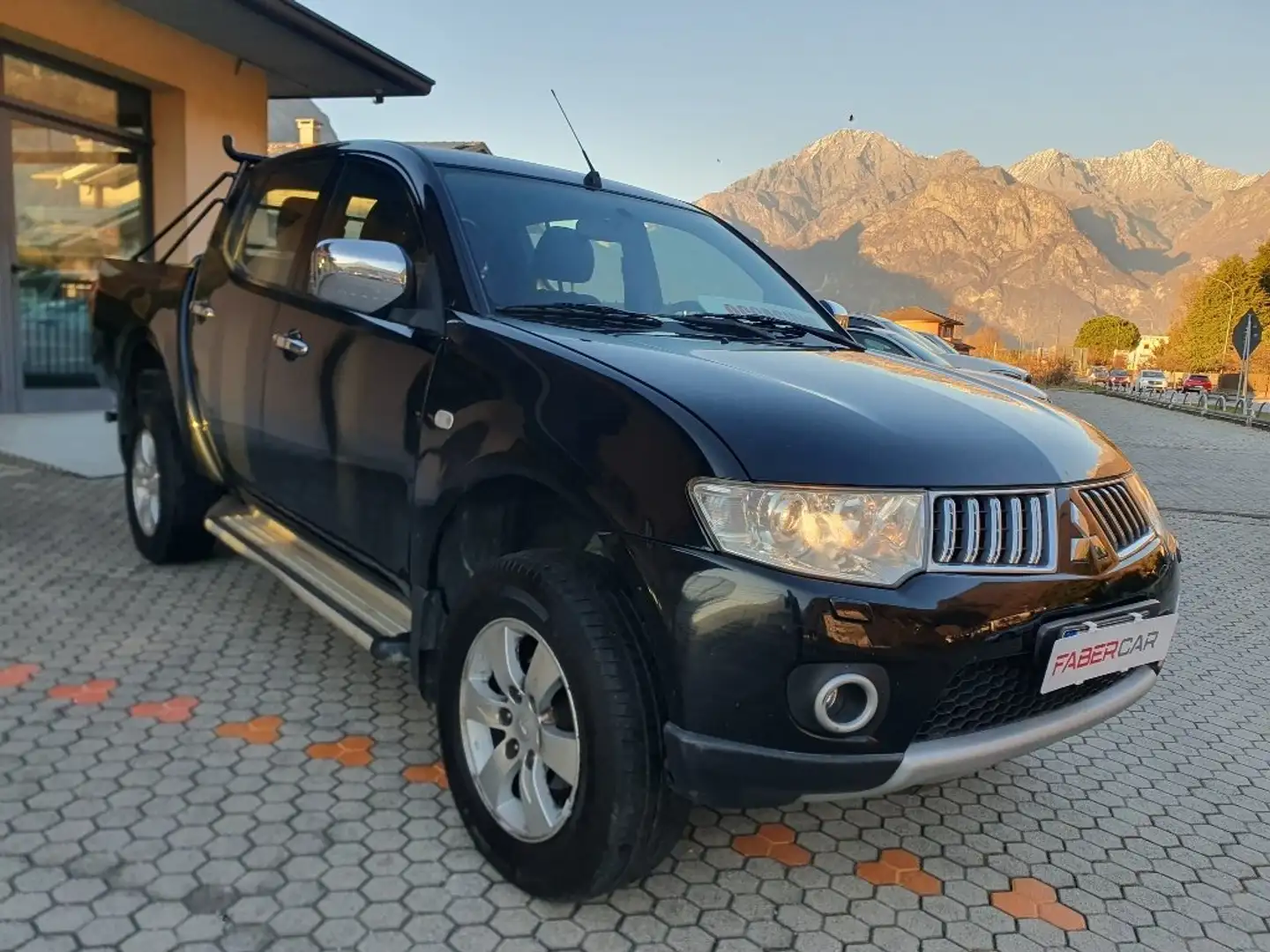 Mitsubishi L200 L200 d.cab 2.5 di-d Intense - NO IVA - Nero - 2