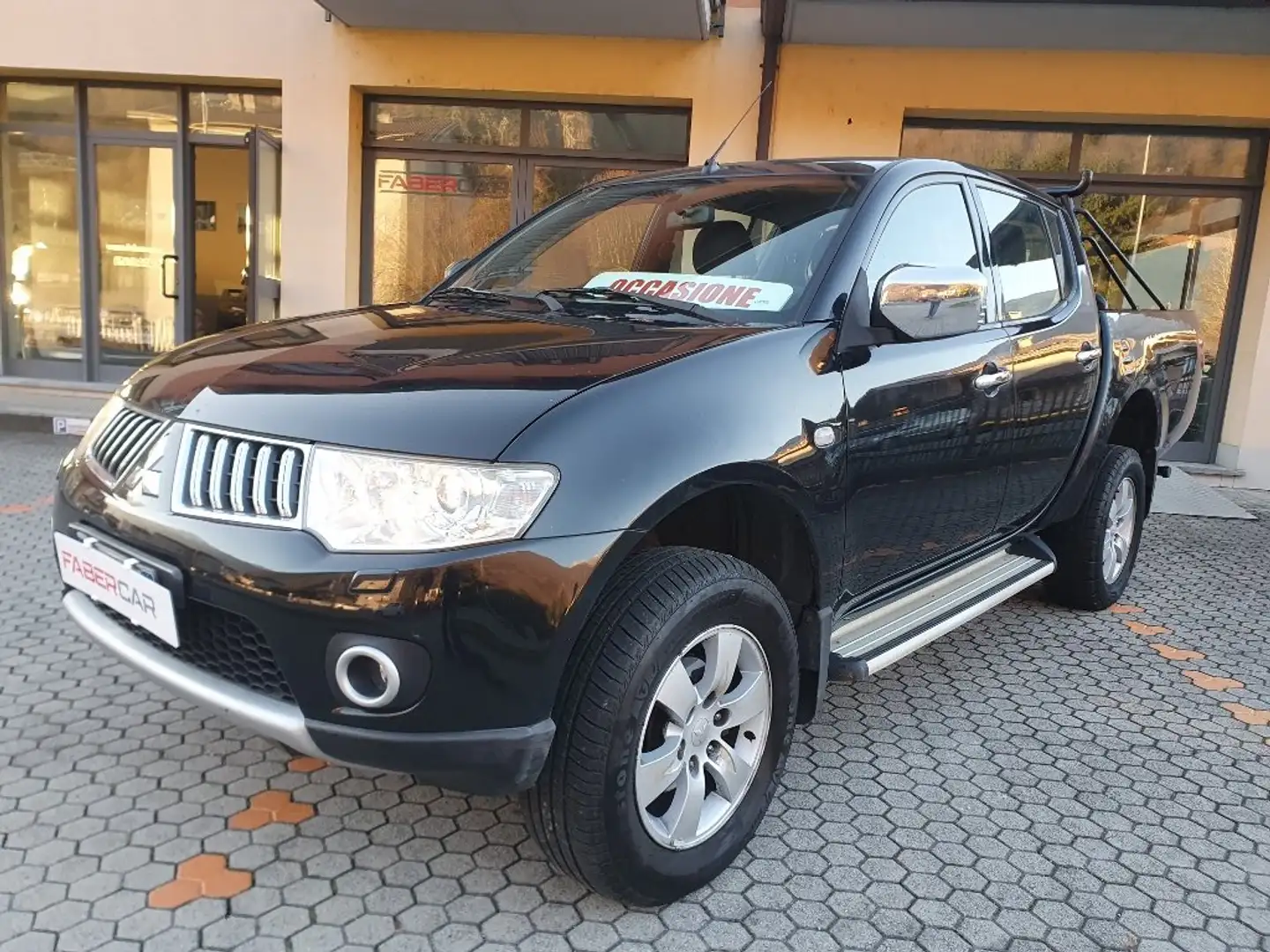 Mitsubishi L200 L200 d.cab 2.5 di-d Intense - NO IVA - Nero - 1