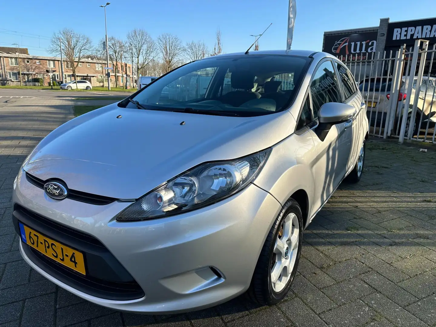 Ford Fiesta 1.25 Limited Gris - 1