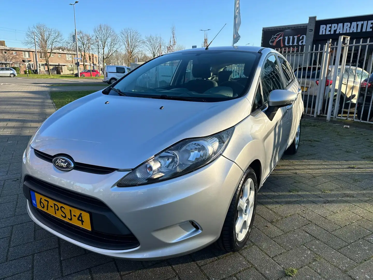 Ford Fiesta 1.25 Limited Gris - 2