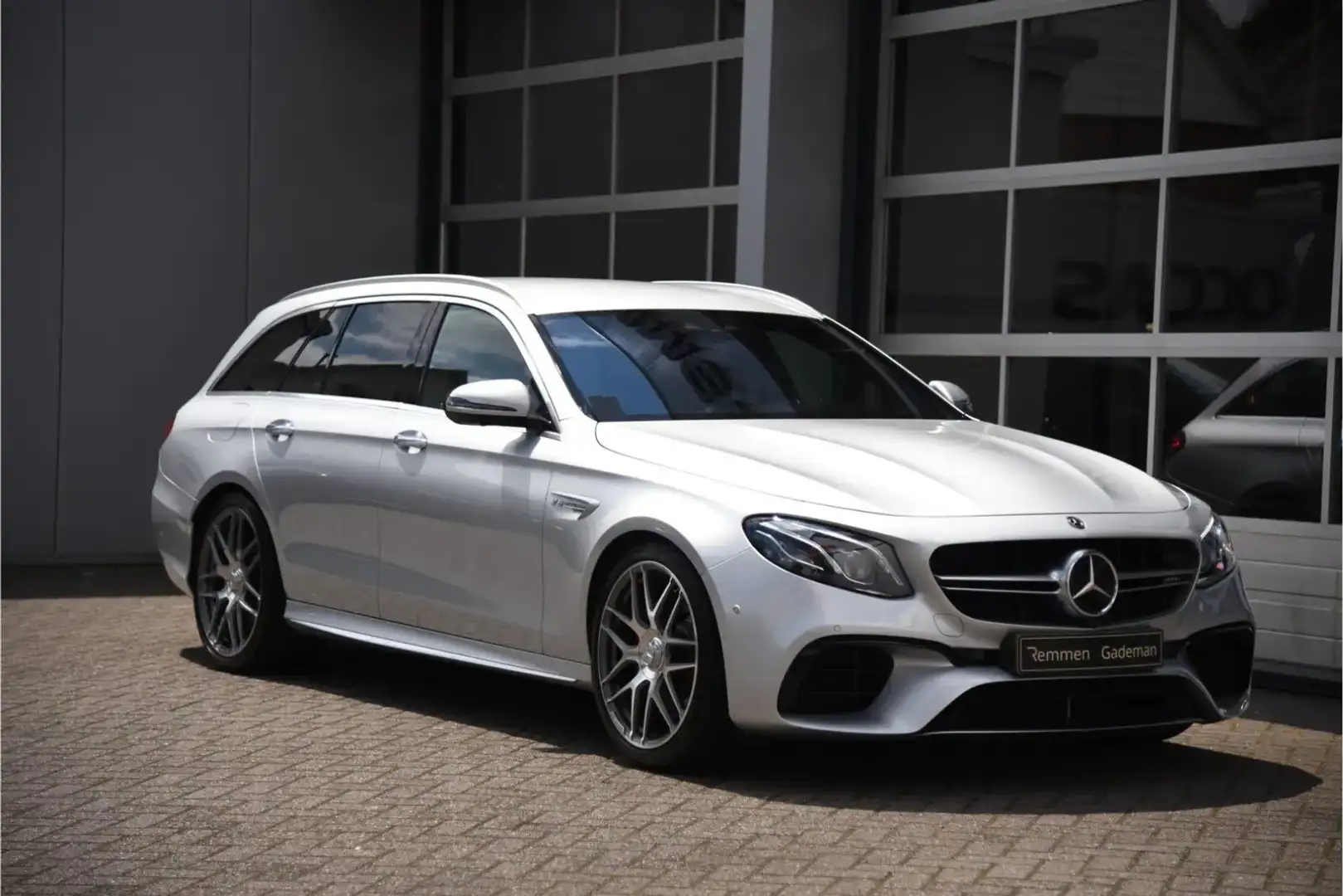 Mercedes-Benz E 63 AMG 4M. Pr. Pl. Argent - 1