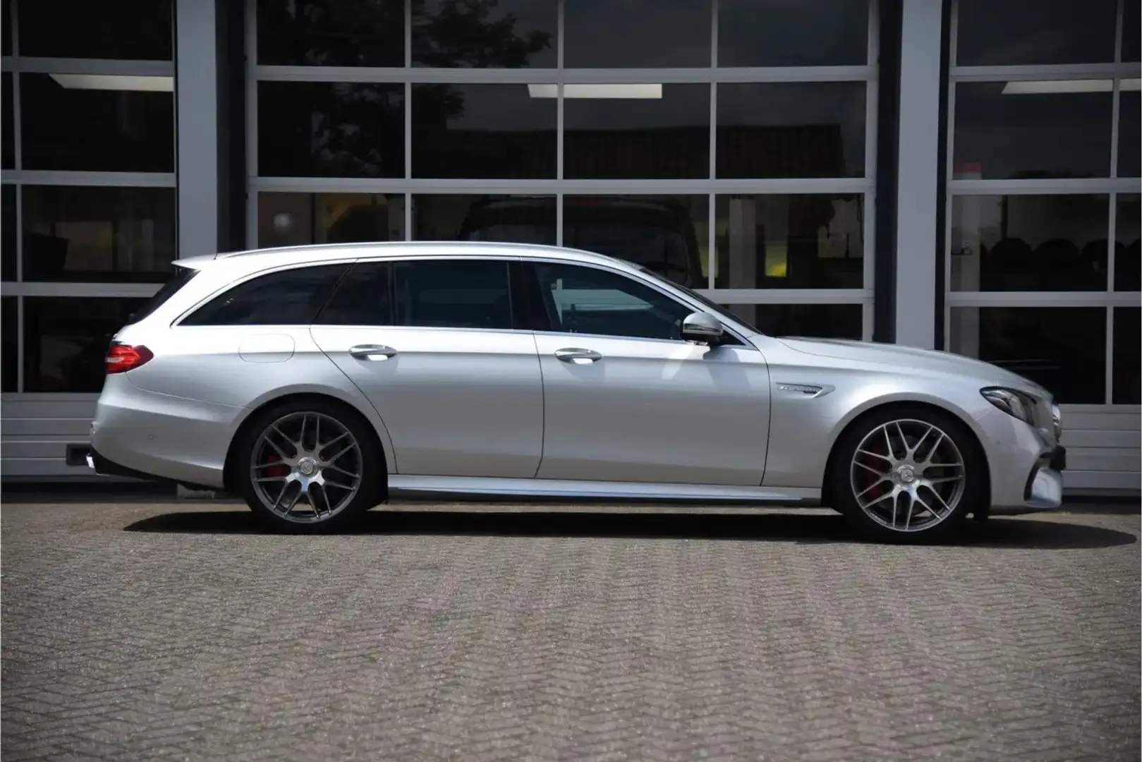 Mercedes-Benz E 63 AMG 4M. Pr. Pl. Argent - 2
