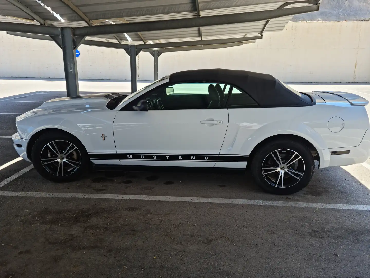 Ford Mustang 4.0 Blanc - 1