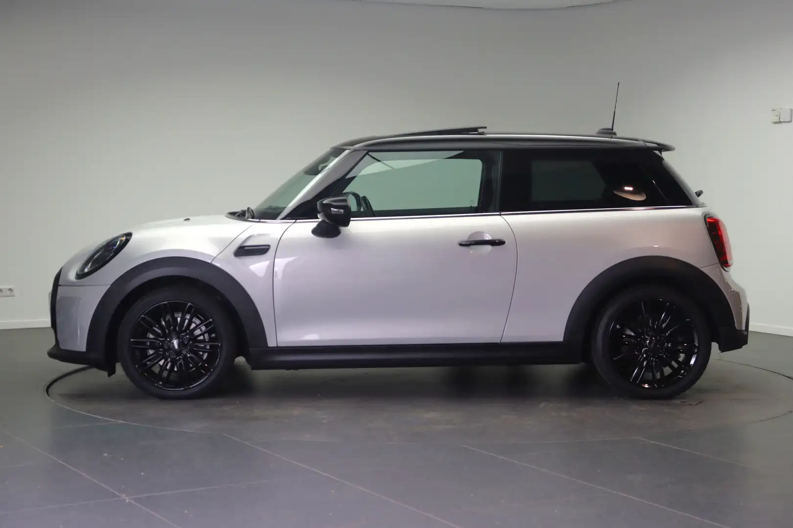 MINI Cooper Hatchback Classic Automaat / Panoramadak / Achteru Wit - 2