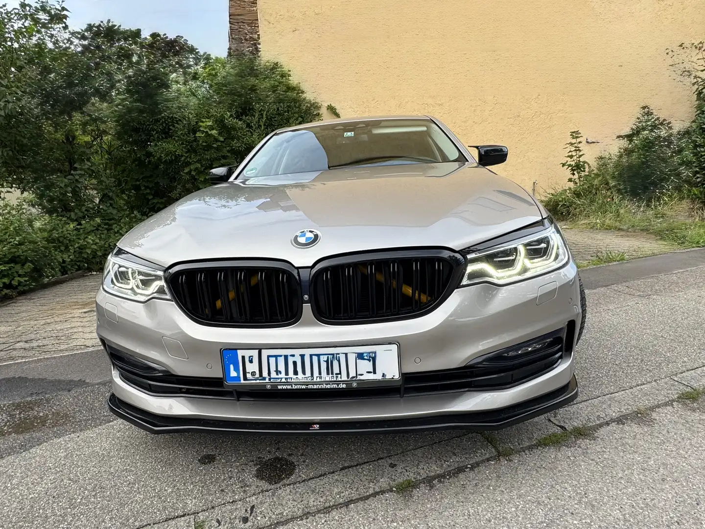 BMW 530 530d xDrive Sport Line + AHK & VOLLAUSSTATTUNG Beige - 1