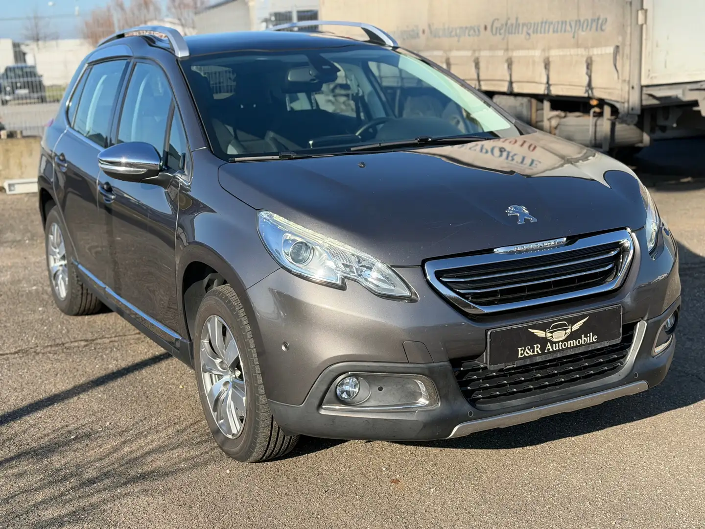 Peugeot 2008 Allure Grau - 2