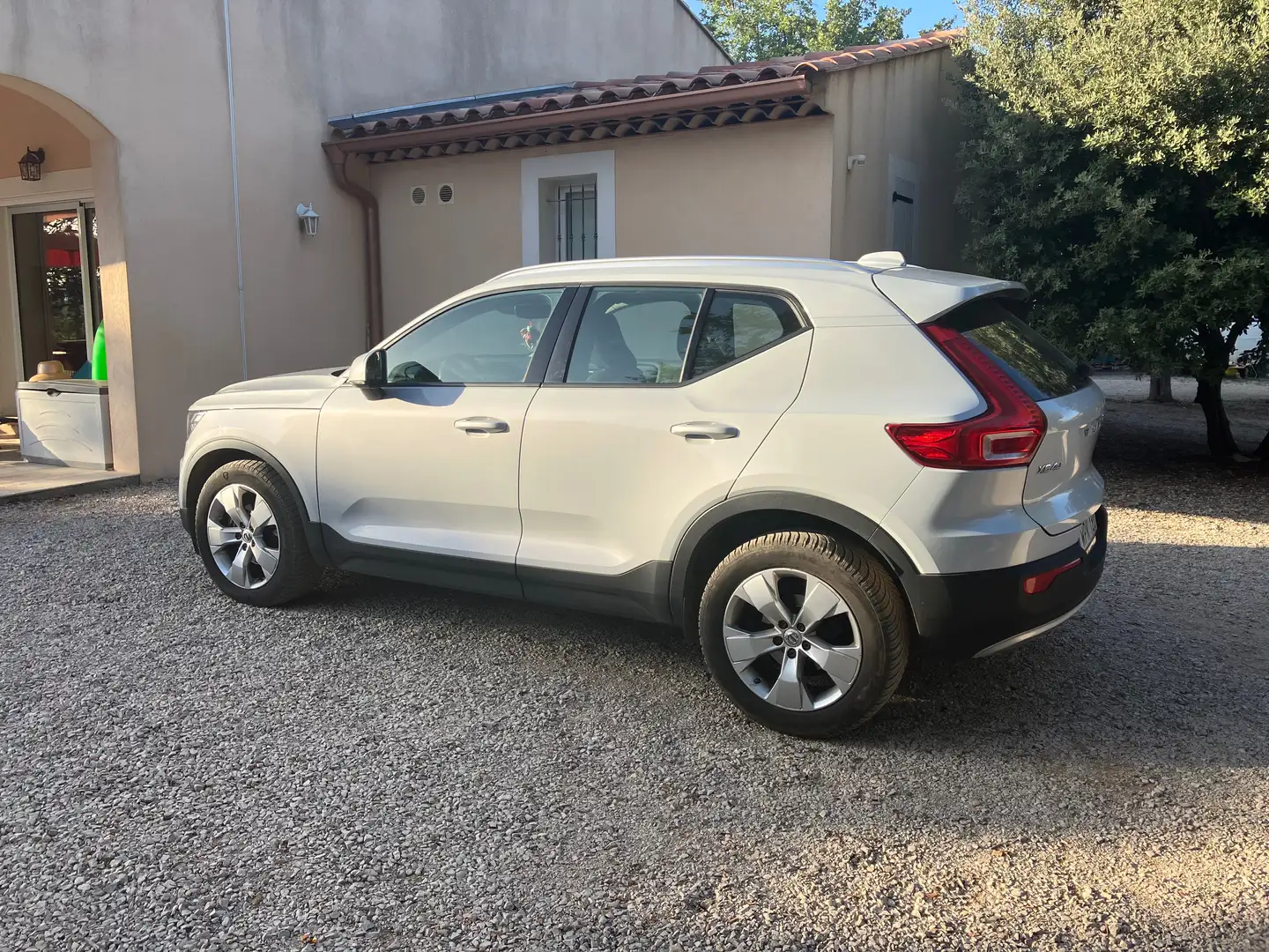 Volvo XC40 D3 AWD AdBlue 150 ch Geartronic 8 Momentum Argent - 2