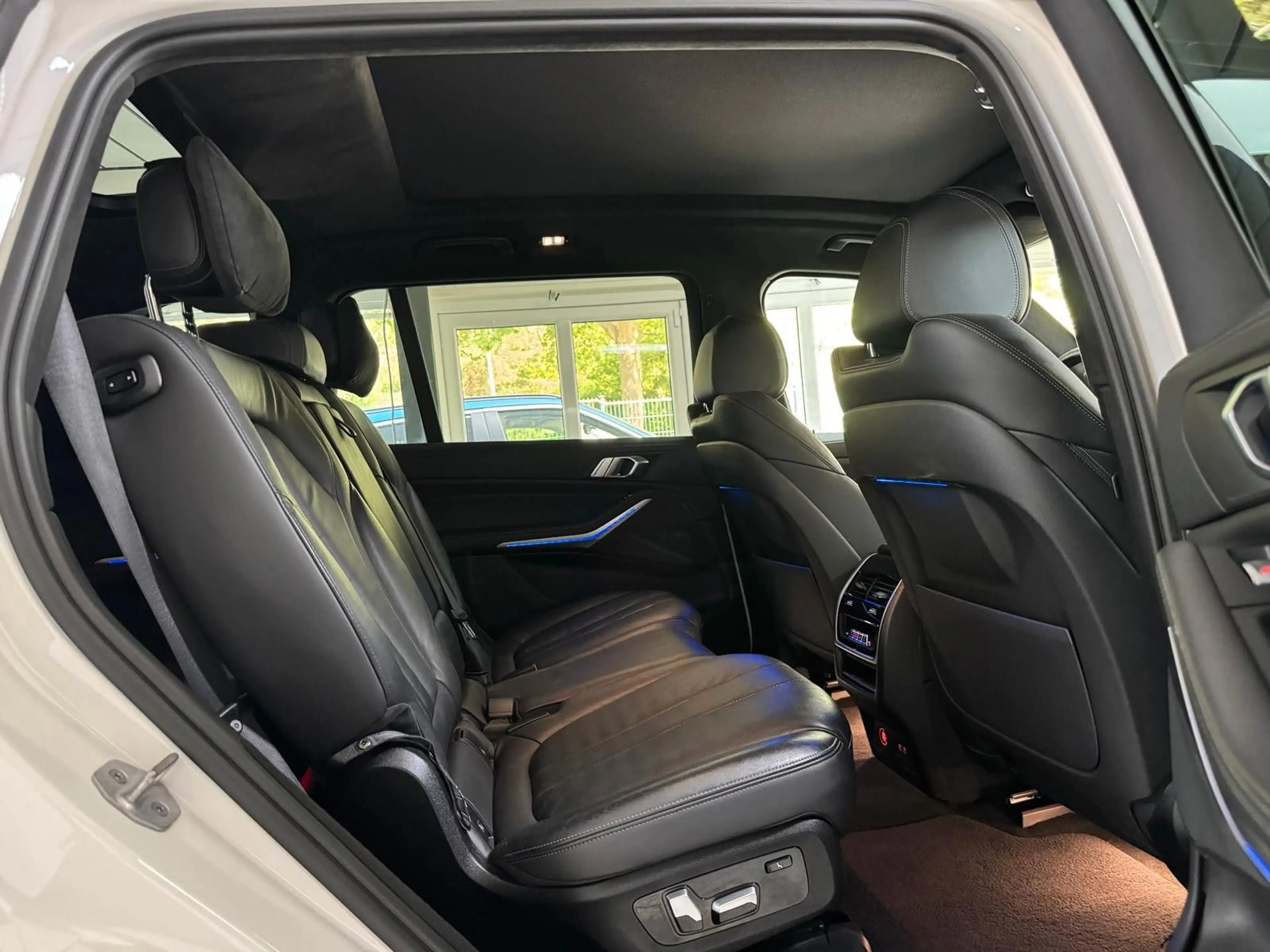 BMW X7 xDrive 40d M Sport *Sky Lounge*HUD*ShadowLine — photo 23