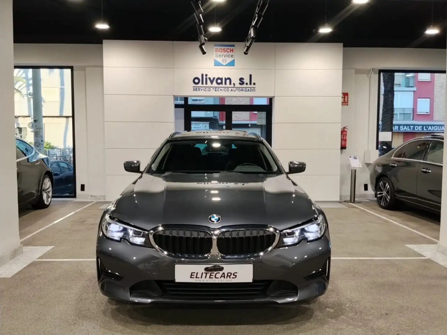 BMW 318 318dA Touring Gris - 2