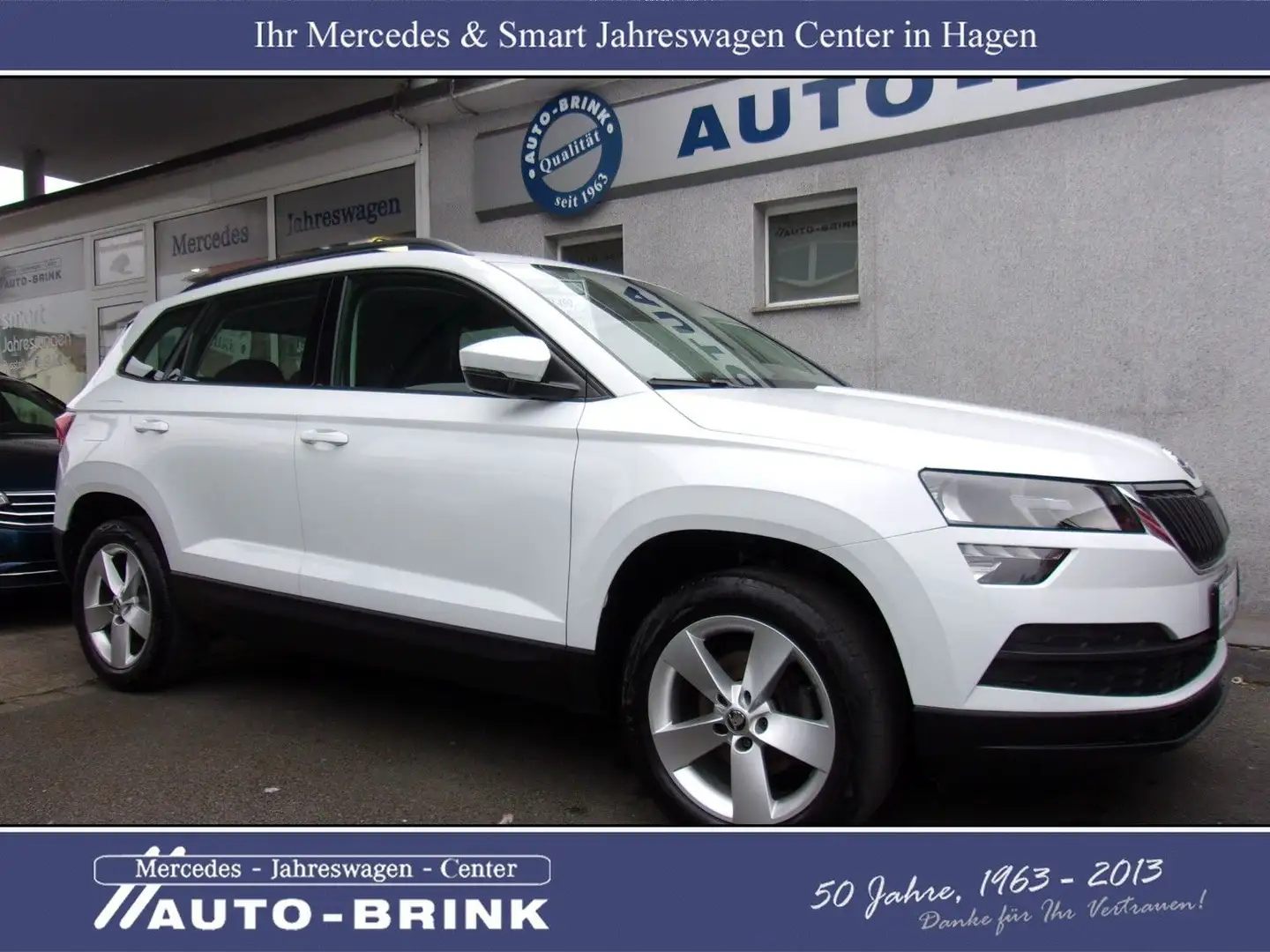 Skoda Karoq Ambition mit AHK/PTS/Tempomat/DAB Weiß - 1