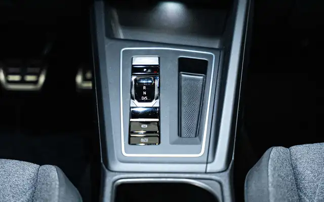 Volkswagen Golf view 18