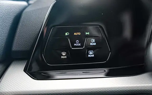 Volkswagen Golf view 20