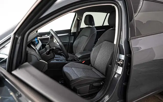 Volkswagen Golf view 8