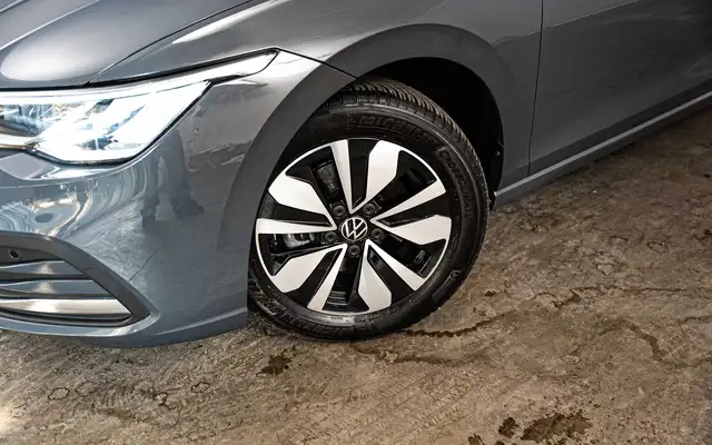 Volkswagen Golf view 5