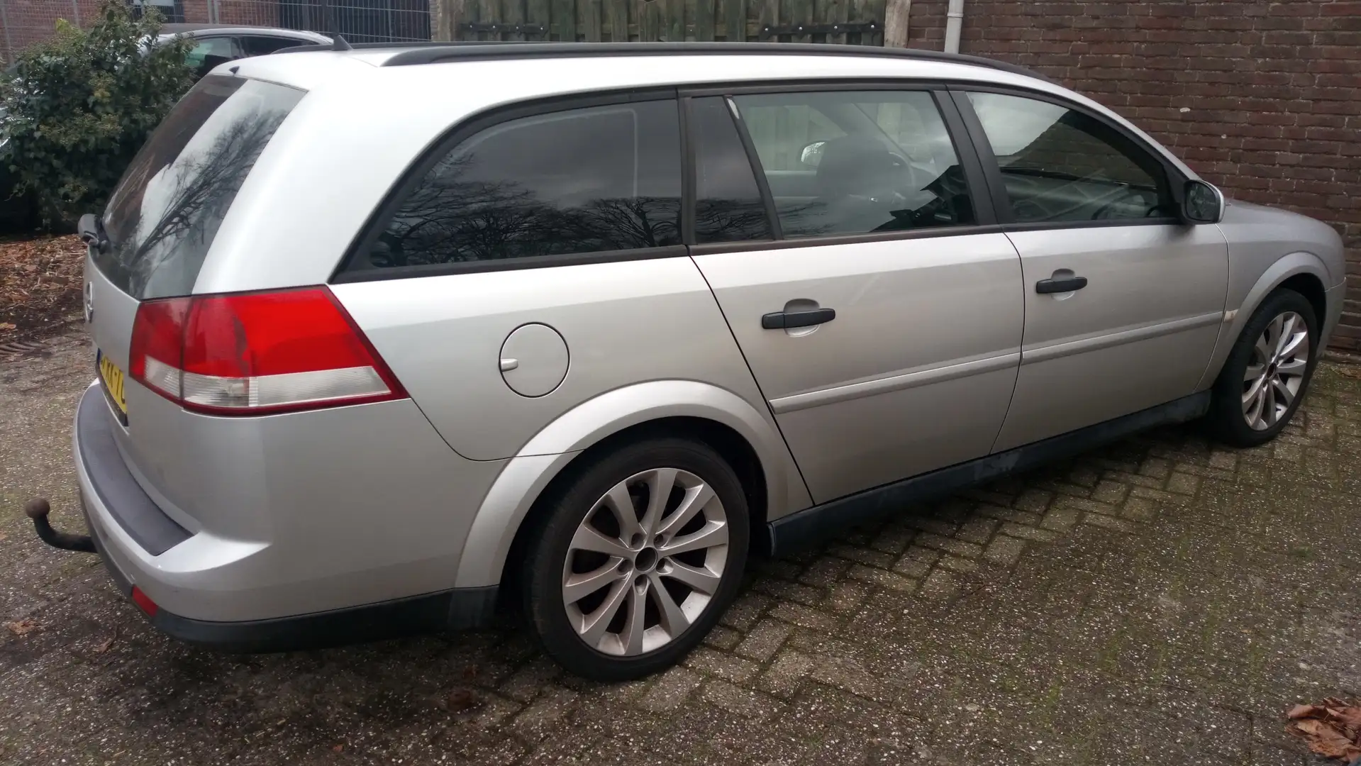 Opel Vectra Vectra 1.8-16V Essentia Zilver - 1