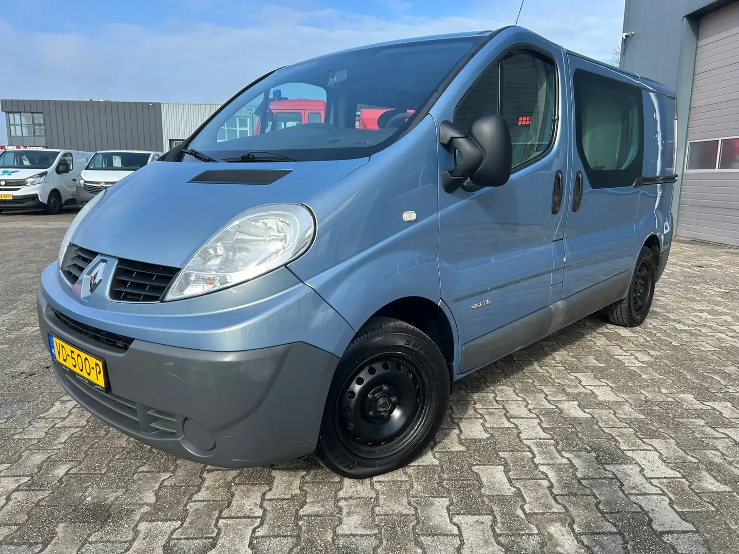 Renault Trafic 2.0 dCi DUB. CAB. 84KW AIRCO 6 pers. LKW Blau - 2