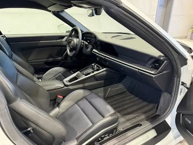 Porsche 992 Carrera 4S PDK Cabriolet / Approved / LED / BOSE Ansicht 36