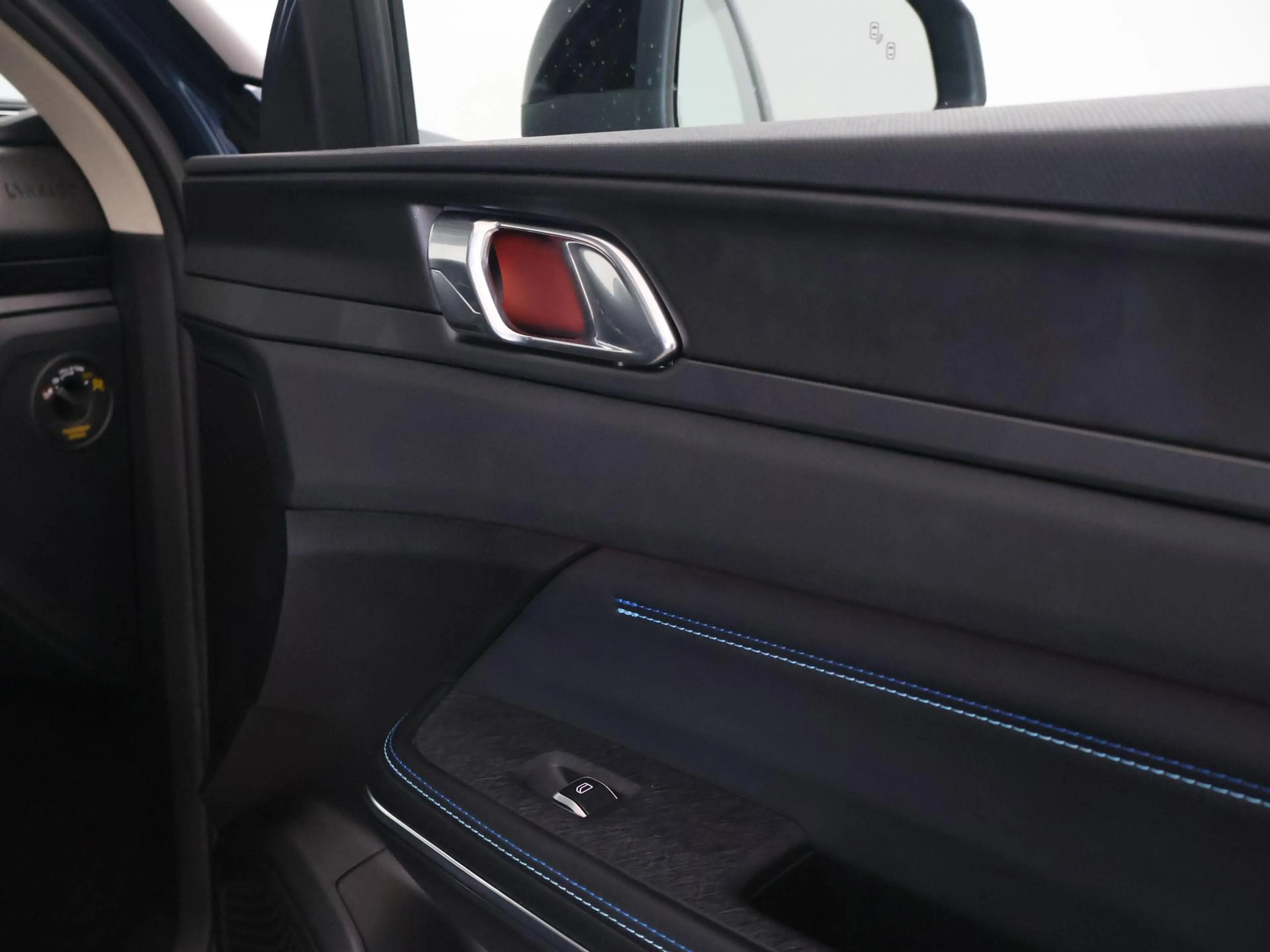 Lynk & Co 01 1.5 PLUG-IN 261 PK BLACK PACK + TREKHAAK | 360 CAM — photo 19