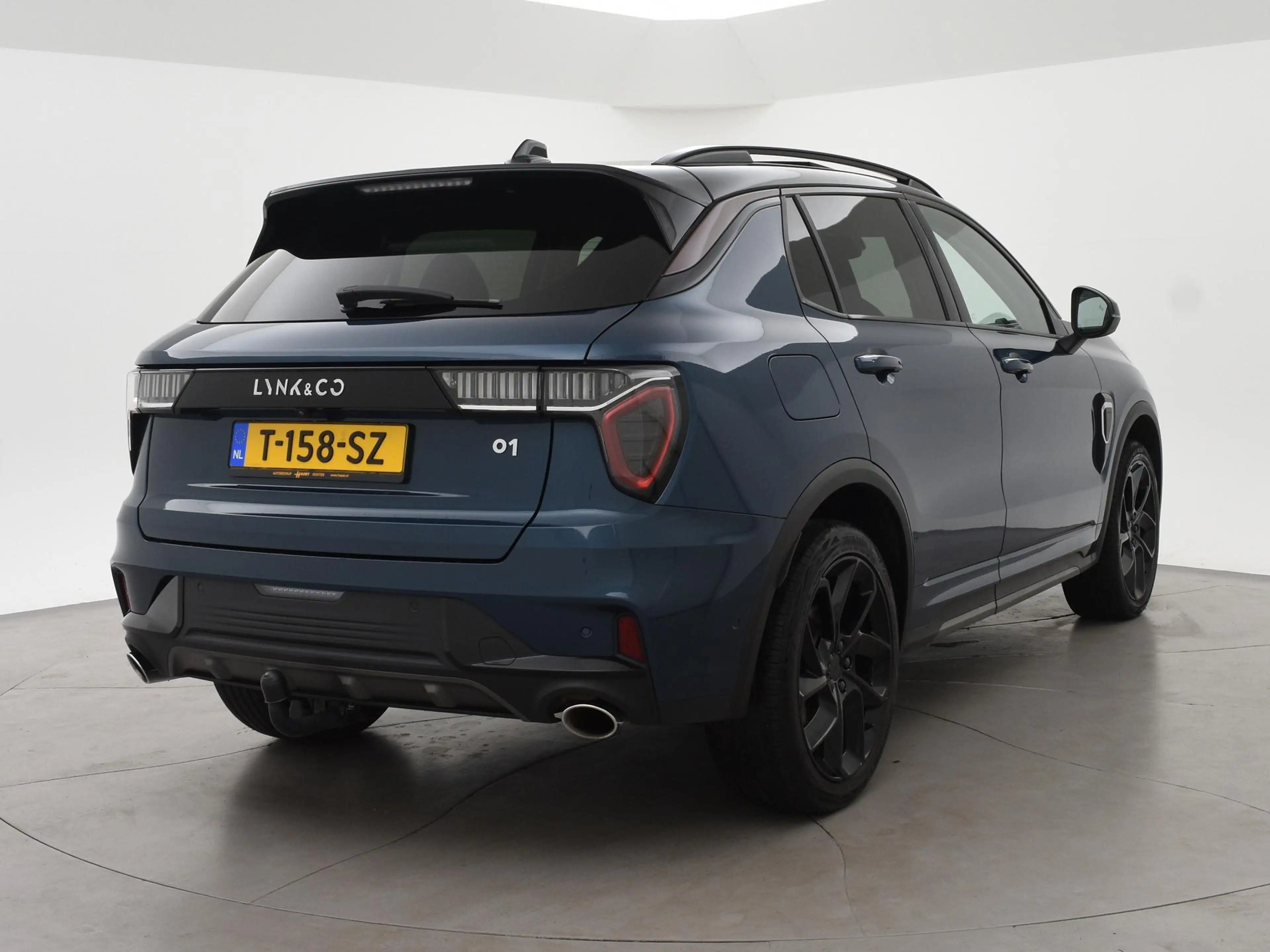 Lynk & Co 01 1.5 PLUG-IN 261 PK BLACK PACK + TREKHAAK | 360 CAM — photo 2