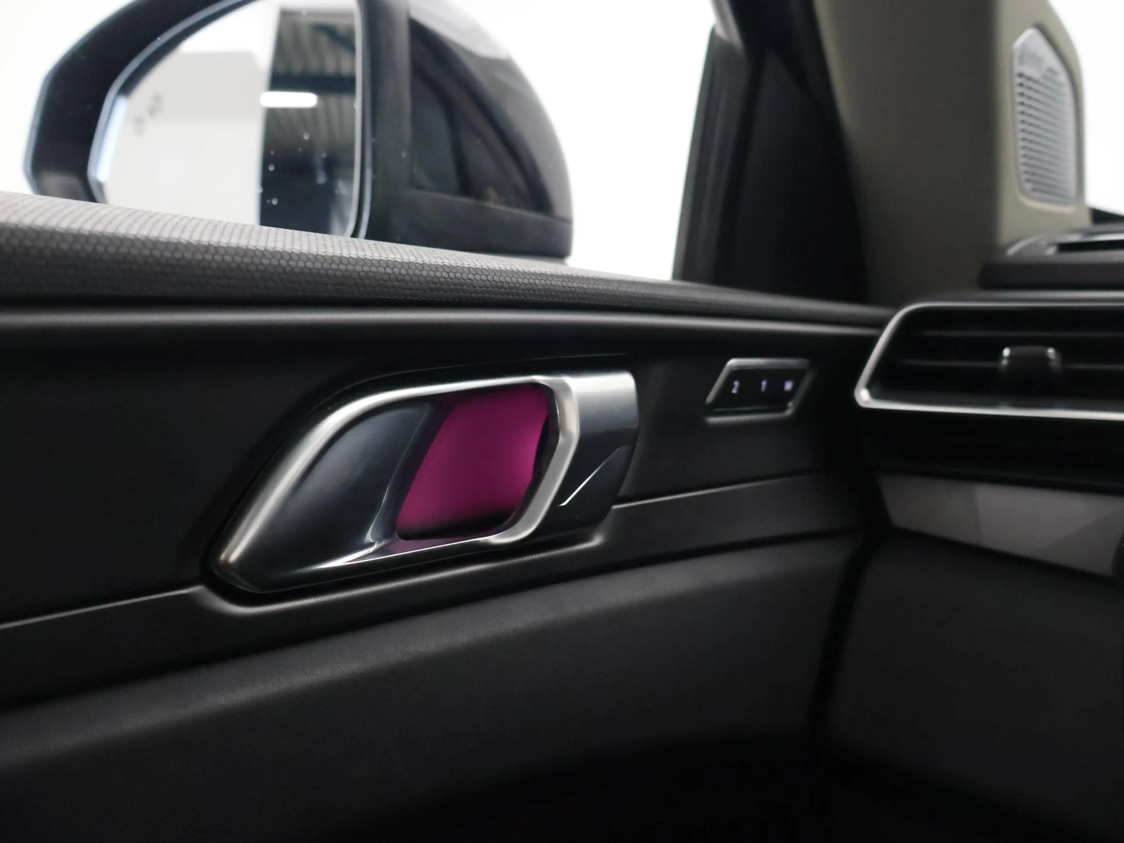 Lynk & Co 01 1.5 PLUG-IN 261 PK BLACK PACK + TREKHAAK | 360 CAM — photo 25