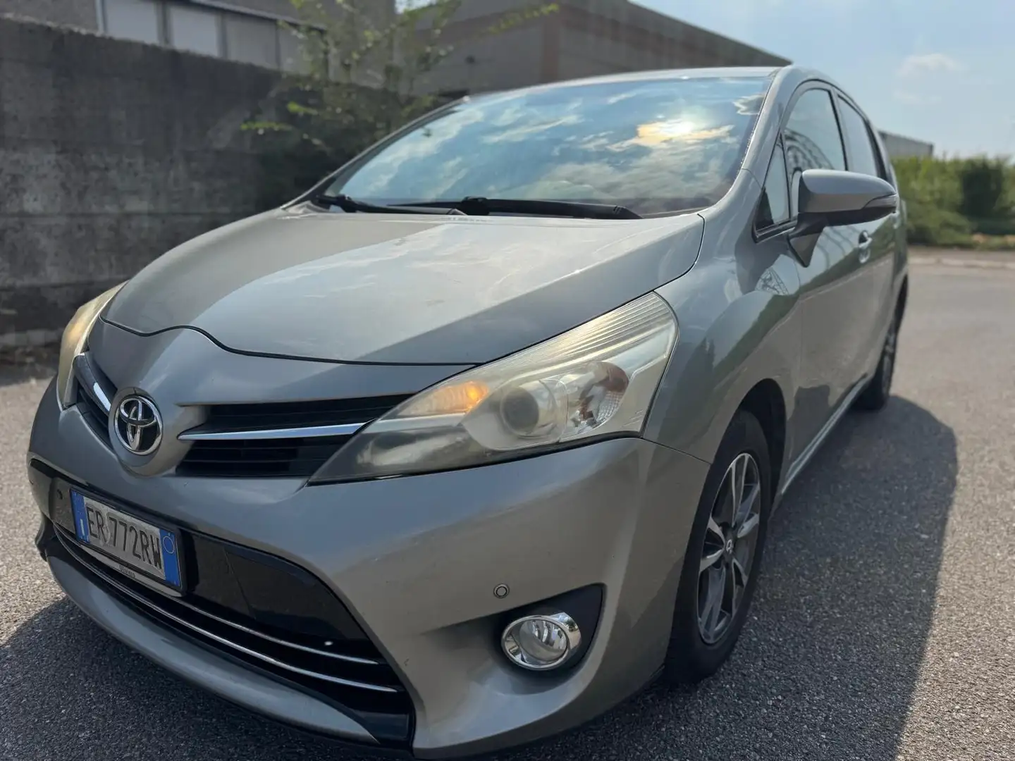 Toyota Verso Verso 2.0d Active c/navi s/t pan. 7posti mt Argento - 2