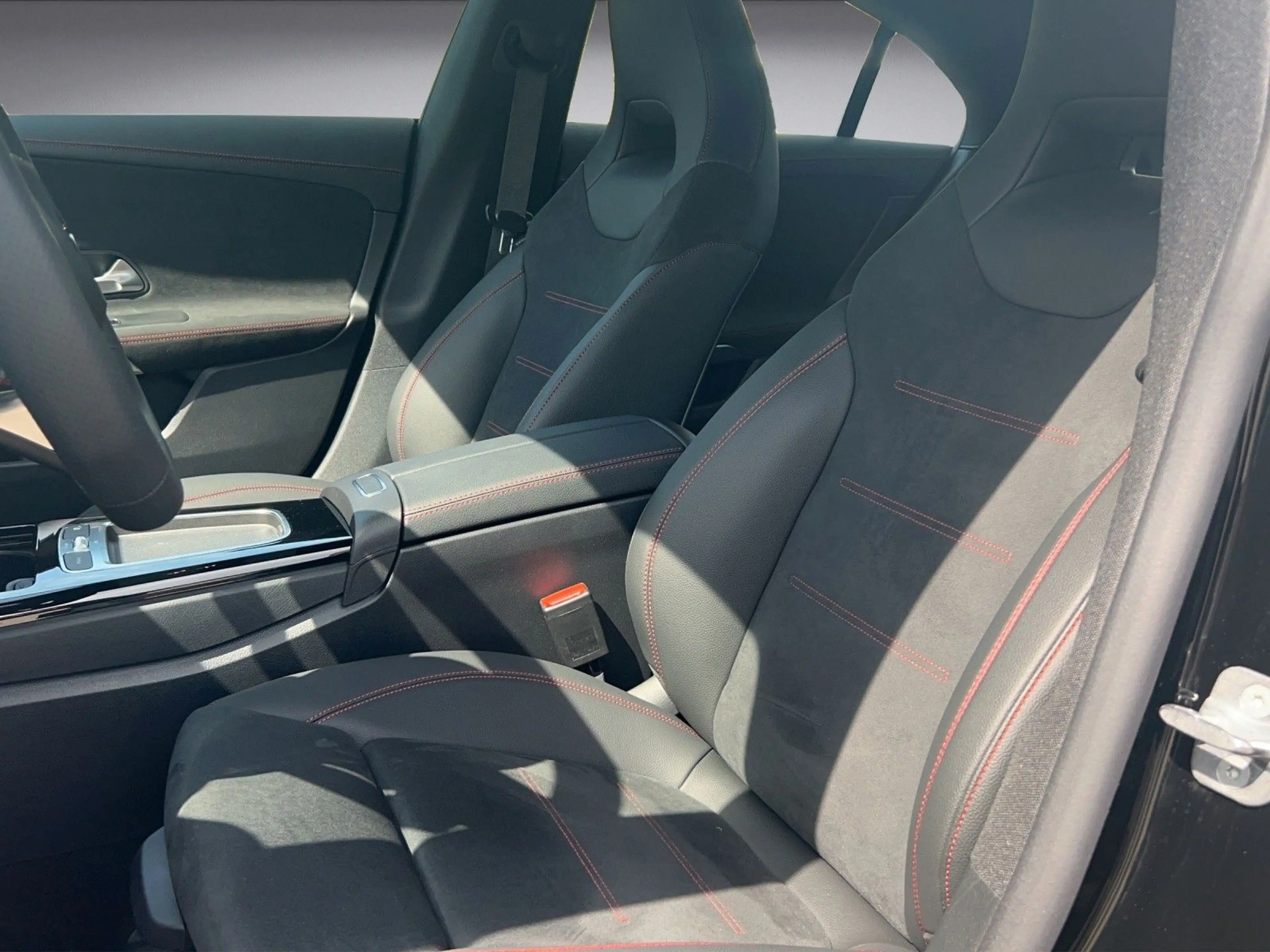 Mercedes-Benz CLA 200 *AMG-LINE*AHK*KEYLESS*MULTIBEAM*KAMERA* — photo 10