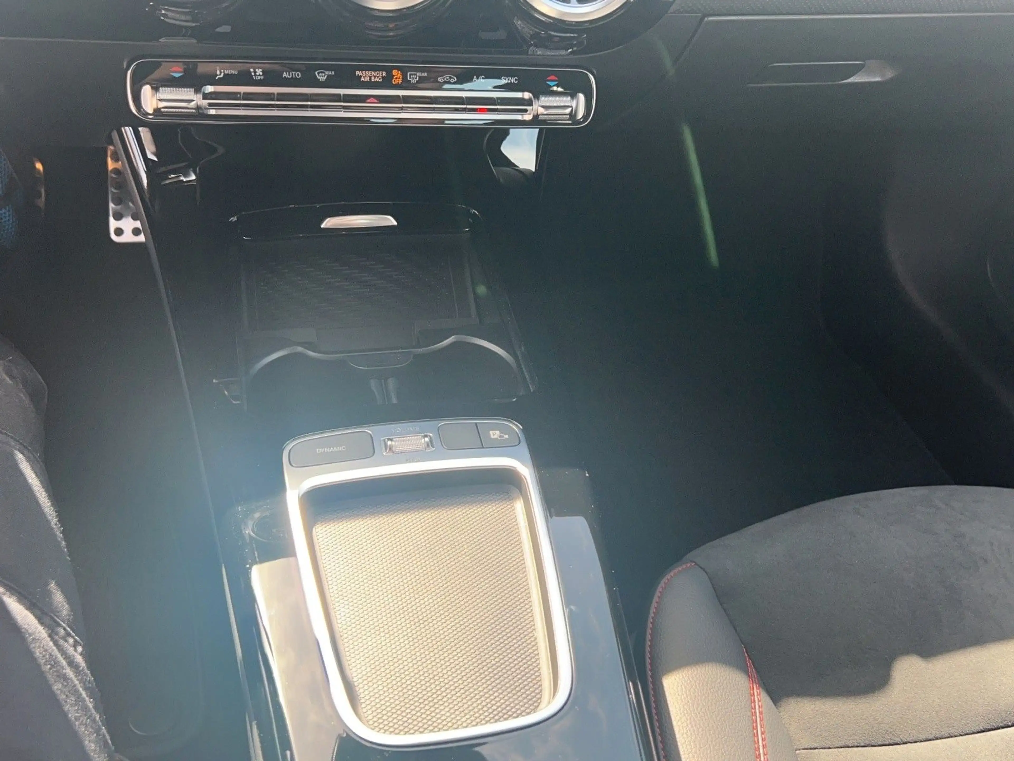 Mercedes-Benz CLA 200 *AMG-LINE*AHK*KEYLESS*MULTIBEAM*KAMERA* — photo 9