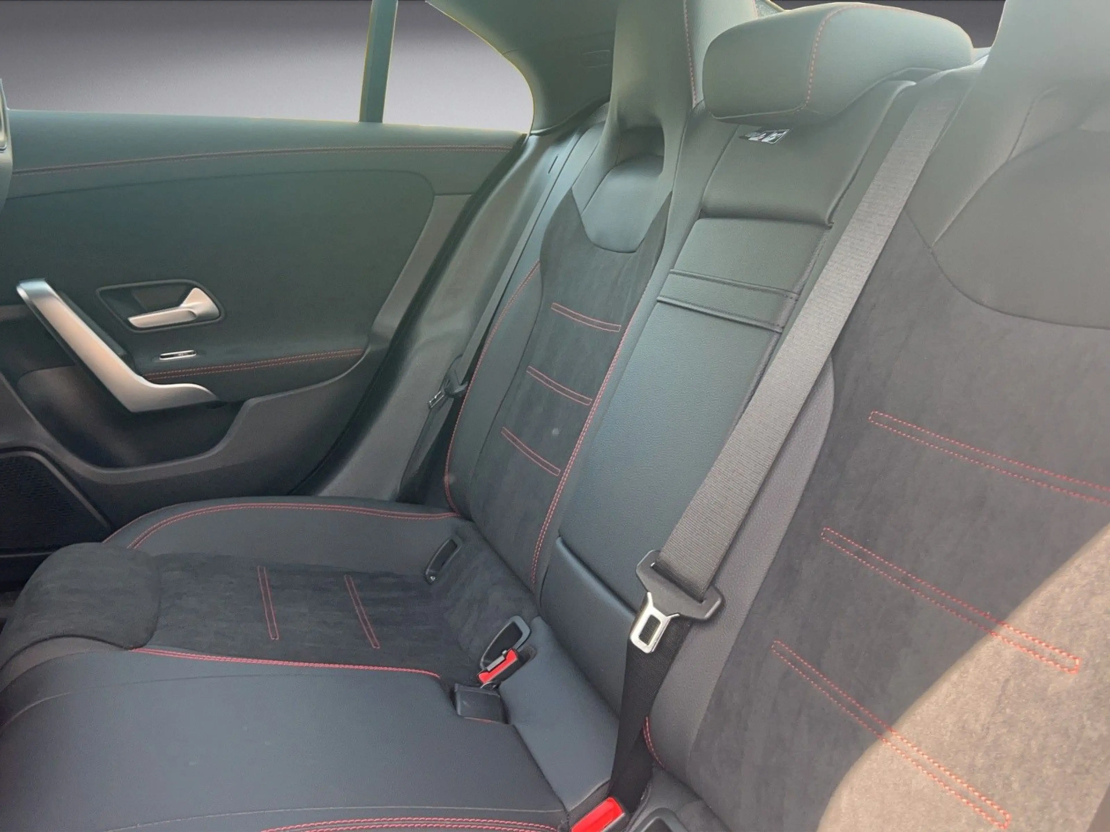 Mercedes-Benz CLA 200 *AMG-LINE*AHK*KEYLESS*MULTIBEAM*KAMERA* — photo 12